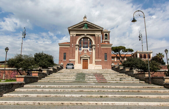 Ucraina, la grande solidarietà dell’Italia. Ad Ostia la parrocchia Regina Pacis apre le porte a 5 rifugiati.